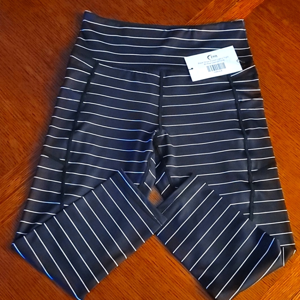 Zyia Black Stripe Light N Tight Capri